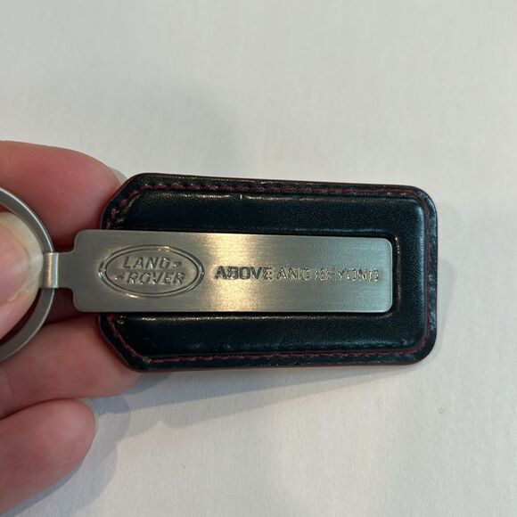 NWOT Land Rover Above And Beyond Leather Key Chain - Picture 2 of 6